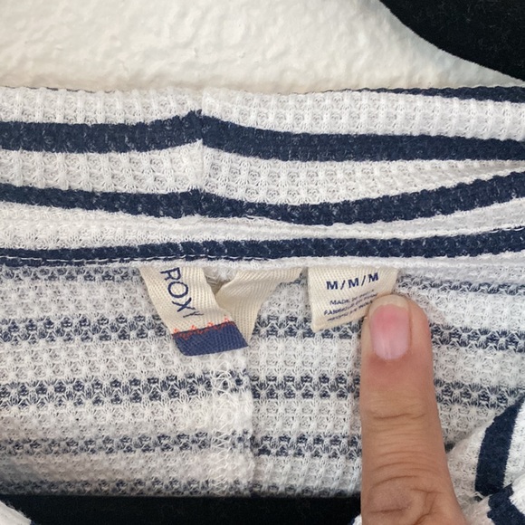 Roxy Striped Waffle Knit V-Neck Pullover Hoodie. - Picture 3 of 9